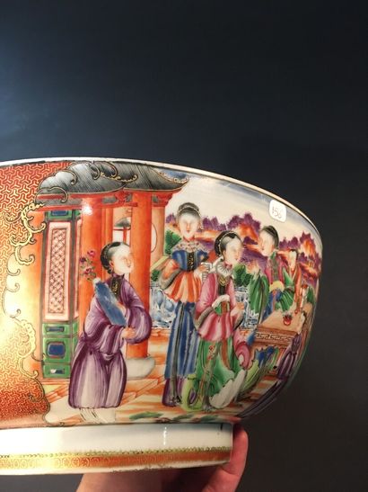 null Grand bol à punch en porcelaine famille rose, Chine, dynastie Qing, époque Qianlong...