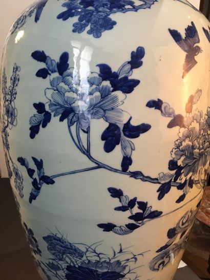 null Grand vase en porcelaine bleu blanc

Chine, fin du XIXe siècle

Balustre, à...