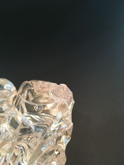  Vase en cristal de roche 
Chine, XXe siècle 
Le vase balustre reposant sur une base...