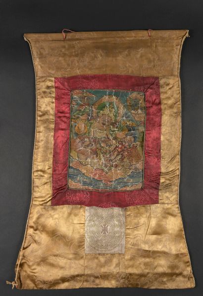 null Trois thangka à l'encre et couleurs sur toile

Tibet, XXe siècle

Le premier...