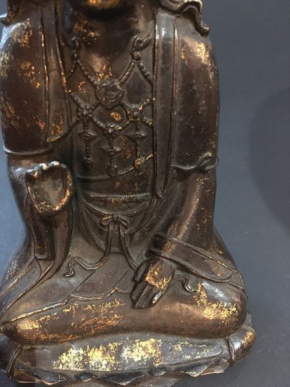 null Statuette de bodhisattva en bronze

Chine, XXe siècle

Représenté assis sur...