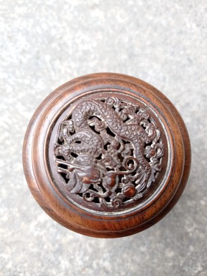  Boîte à grillon en coloquinte et bois 
Chine, fin du XIXe siècle 
La boîte en forme...