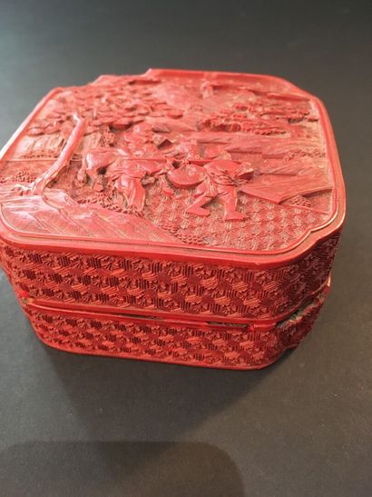 null Boîte en laque rouge sculptée

Chine, XVIIIe siècle

Carrée quadrilobée, le...