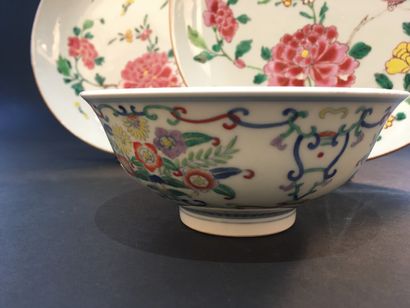 null Bol en porcelaine doucai

Chine, XXe siècle

À décor d'arrangements floraux...