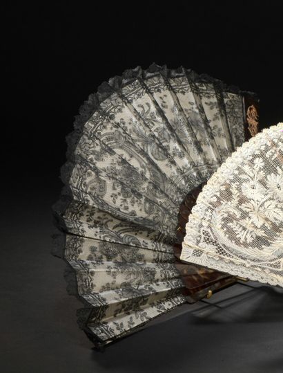 null Lace leaf fan, late 19th century

Folded, brown tortoiseshell frame with the...