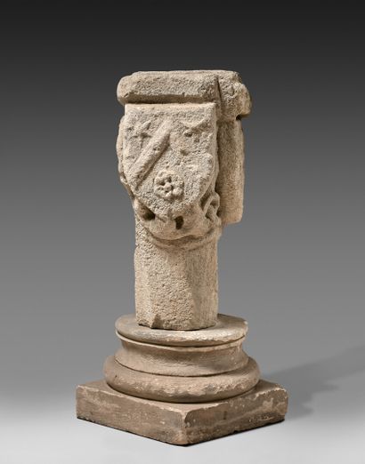 null FRANCE, Picardy, 16th century

Torso column with blazon decoration.

Fragment...