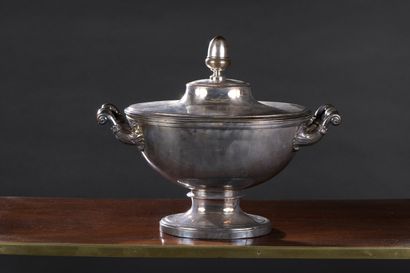 Plated metal tureen, mid-19th century. 
H....