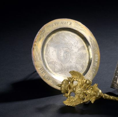 null A silver and vermeil paten on a foot, Moscow, 1775

P. 100 g approximately D....