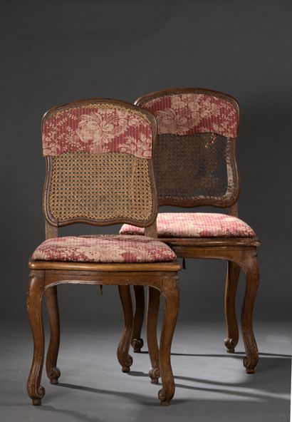 null Two molded and carved wood chairs from the Louis XV period.

With a flat fluted...