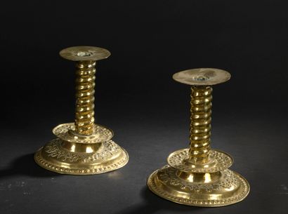 null Pair of embossed copper torches, Dutch work from the end of the 17th - beginning...