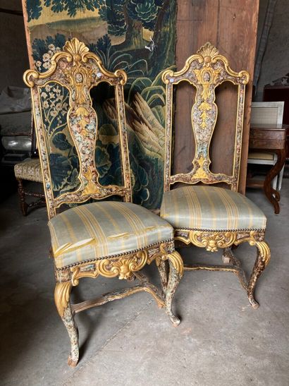 null Paire de chaises dans le goût italien du XVIIIe siècle, XXe siècle

En bois...