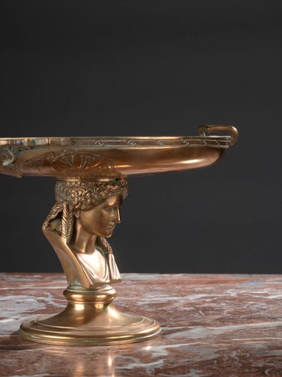 null F. Barbedienne fondeur

Coupe sur piédouche en bronze à décor néogrec, piètement...