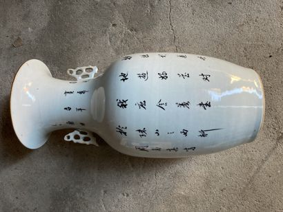 null CHINE XXe siècle

Vase balustre avec petites anses ajourées en porcelaine polychrome.

Petit...
