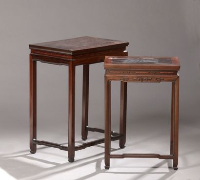 null CHINE, XIXe siècle

Deux tables en bois de fer à décor de moulures.

Fentes.

H....