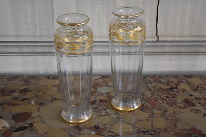 null Lot de verrerie et bibelots comprenant une paire de vases, un carafon, un flacon...