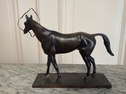 null 1er étage 

Irénée ROCHARD (1906-1984)

Le cheval Attila 

Bronze

H. 20 cm



NB:...