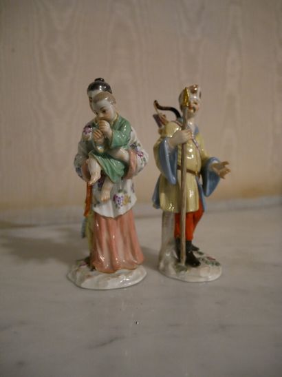 null Rez-de-chaussée 

Meissen - Deux statuettes en porcelaine polychrome représentant...