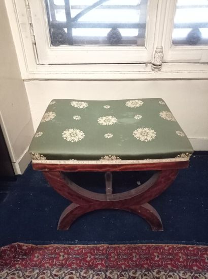 null 1er étage 

Lot comprenant une paire de fauteuils de style Louis XV, un fauteuil...