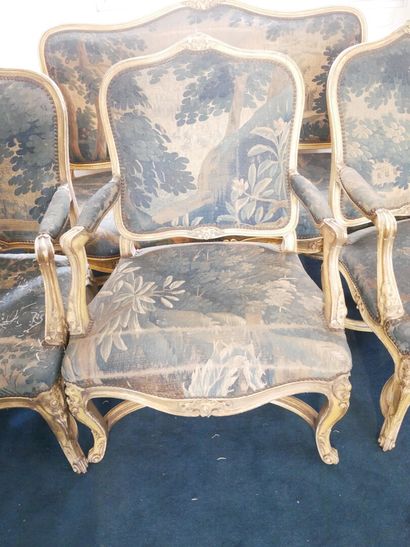 null 3ème étage 

Mobilier de salon de style Louis XV comprenant :

Un canapé deux...