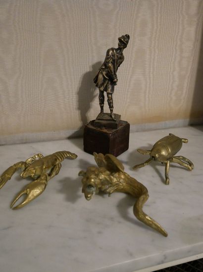  Rez-de-chaussée 
Lot de quatre sujets en bronze doré figurant un scarabée, une écrevisse,...