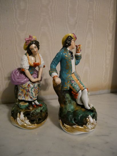 null Rez-de-chaussée

Porcelaine de Paris, milieu XIXe. Couple d'élégants en costume...