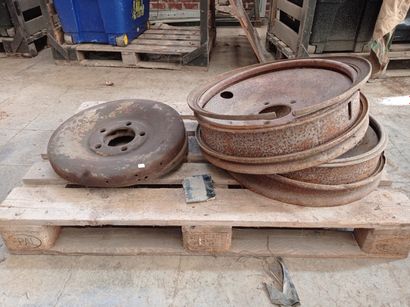 null Pair of Demag wheels and 3 other rim flanges.