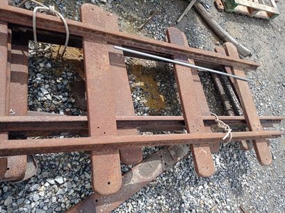 null Set of narrow gauge iron rails.

Approximately 110 x 490 cm 

Track gauge: 50...