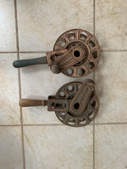 Set of 2 cable reels.