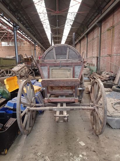 null Chariot hippomobile, modèle HF1, à quatre roues, en bois. (dans l'état, fortement...