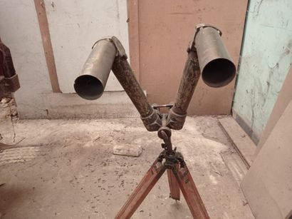  Trenching binoculars, with wooden tripod.