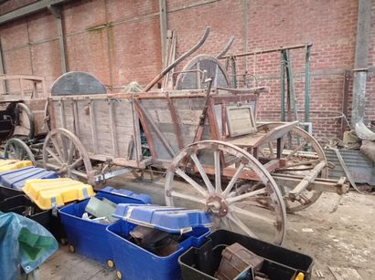 null Chariot hippomobile, modèle HF1, à quatre roues, en bois. (dans l'état, fortement...