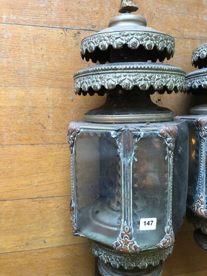 null Two pairs of gala lanterns to restore. 

H.80 cm

Accidents and missing par...