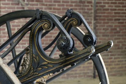 null Dutch chair with two wheels, Holland, early 19th century. Martin varnish case....