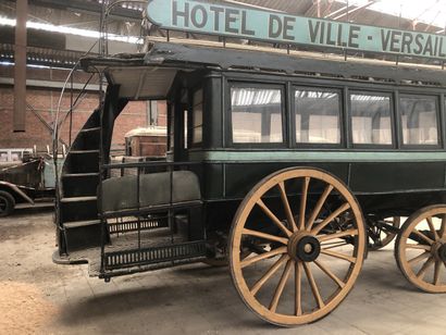 null Rare et important omnibus public, Hôtel de ville Versailles, Paris vers 1880....