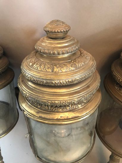 null Rare suite de quatre lanternes de gala en laiton doré d'époque Napoléon III....