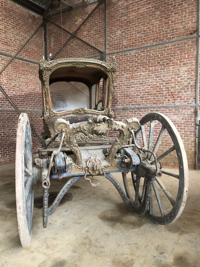 null Important and very rare 18th century gala sedan. Built in Paris in the second...