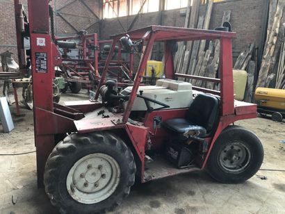 MANITOU forklift with translation, working...