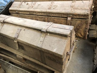 null Two ironwood carriage trunks, 18th c. Lined with leather.