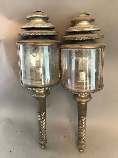 null Paire de lanternes de gala en métal argenté d'époque Napoléon III. 

H.67 cm...