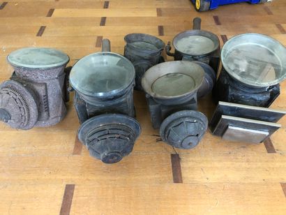 null Lot of six round lanterns (large models) mismatched and to restore. 

Average...