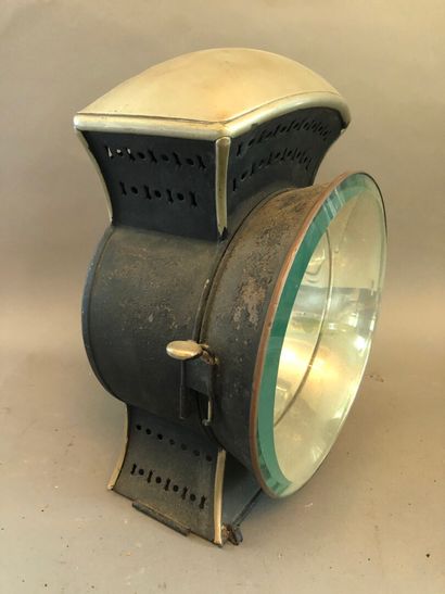 null Shell lantern of round form, the lamp is missing. H.35 cm