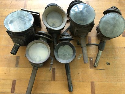 null Lot of six round lanterns (large models) mismatched and to restore. 

Average...