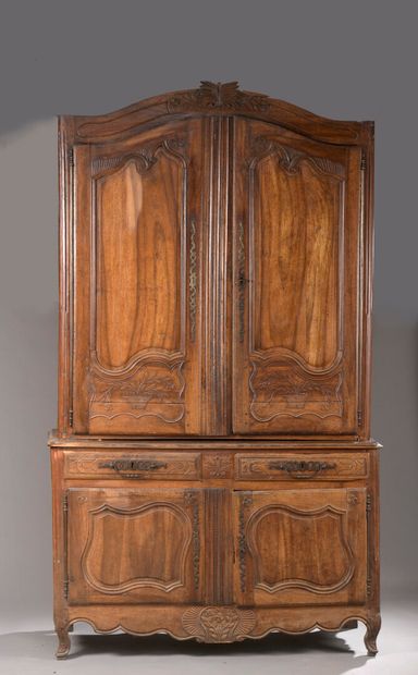null Two parts sideboard in fruitwood, end of the 18th century

of the 18th century

It...