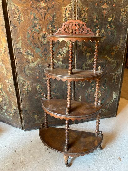 Petite ETAGERE demi-lune Small half-moon shelf, English work from the 19th century

Turned...