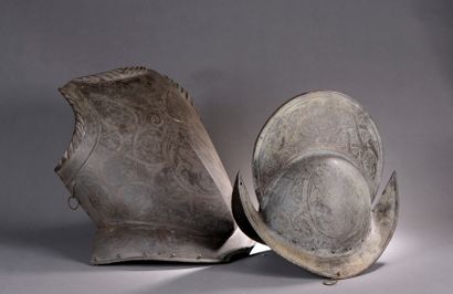 MORION et CUIRASSE Morion et cuirasse, XIXe siècle

En métal à décor gravé à l'acide...