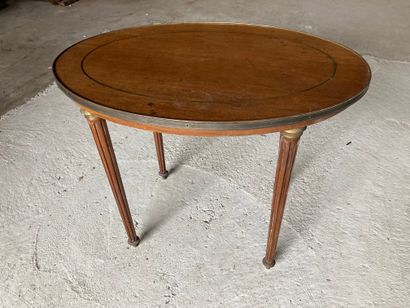 TABLE BASSE Mahogany and veneer coffee table

mahogany veneer, Louis XVI style

Oval...