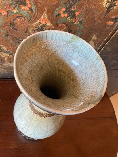 CHINE - XIXe siècle CHINA, 19th century

Large baluster vase in celadon enameled...