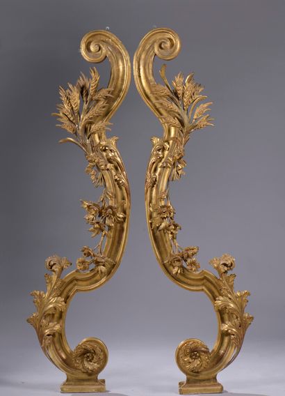 Paire d'éléments en bois doré, fin du XVIIIe siècle Pair of gilded wood elements,...