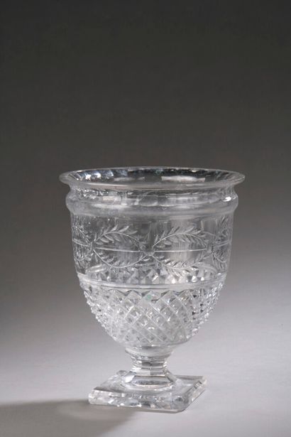 BACCARAT Vase en cristal taillé BACCARAT

Cut crystal vase decorated with a laurel...