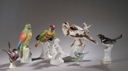 LOT en porcelaine et faïence d'oiseaux Lot of porcelain and earthenware birds

such...